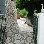 Oneiropetra Luxury House