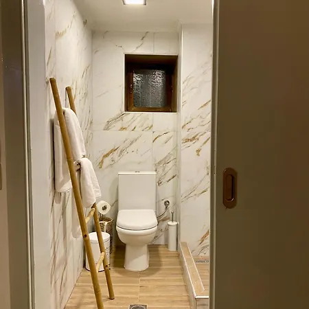 Oneiropetra Luxury House