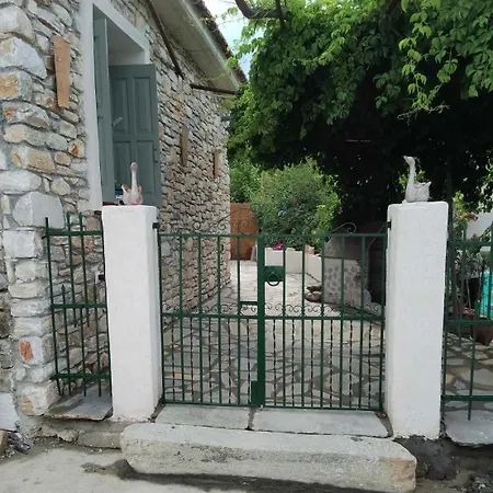 Oneiropetra Luxury House