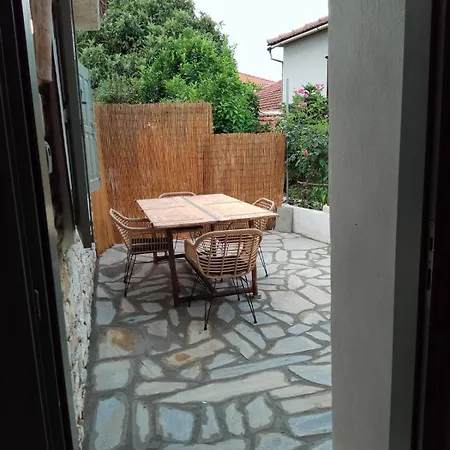 Oneiropetra Luxury House