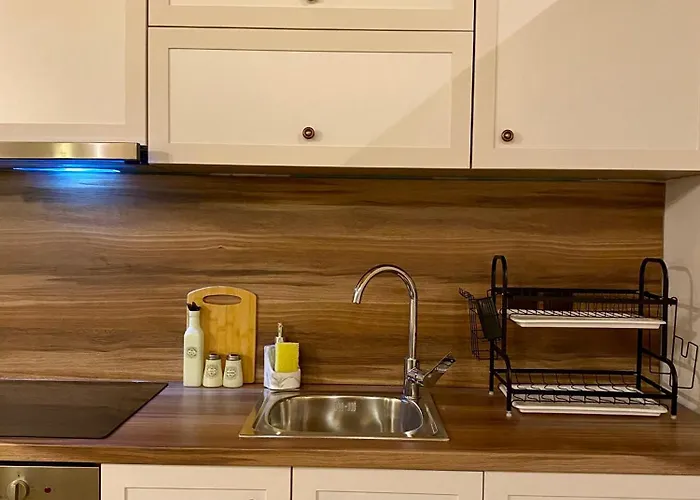 Oneiropetra Luxury House