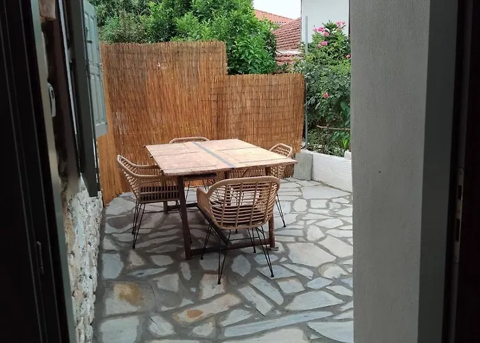 Oneiropetra Luxury House